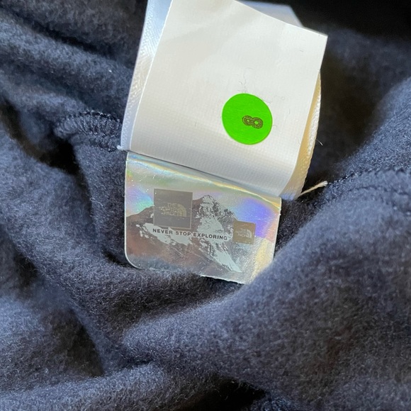 The North Face Women’s USA Cropped Pullover Hoodie 3 - Picture 6 of 7